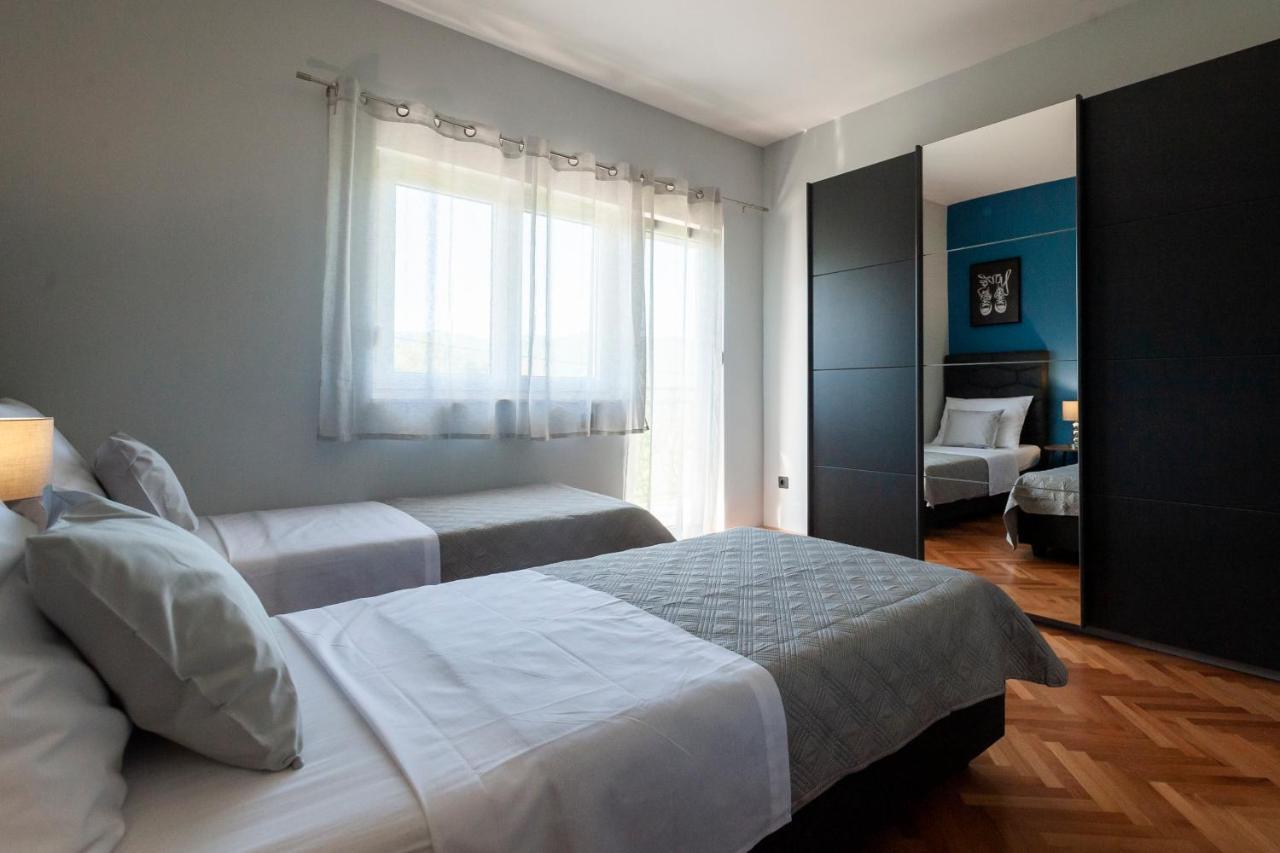 Villa Latica Dicmo Ngoại thất bức ảnh