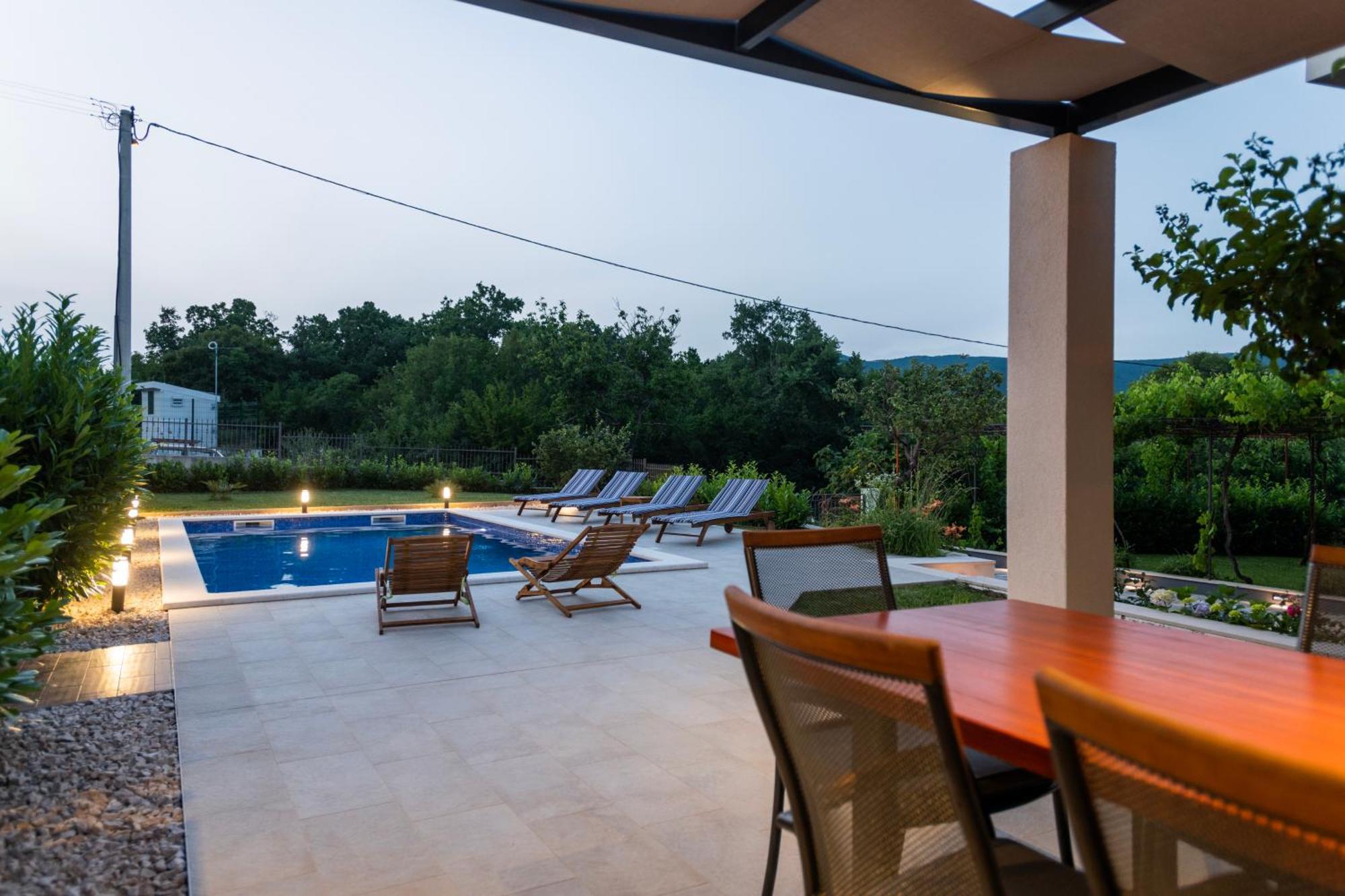Villa Latica Dicmo Ngoại thất bức ảnh