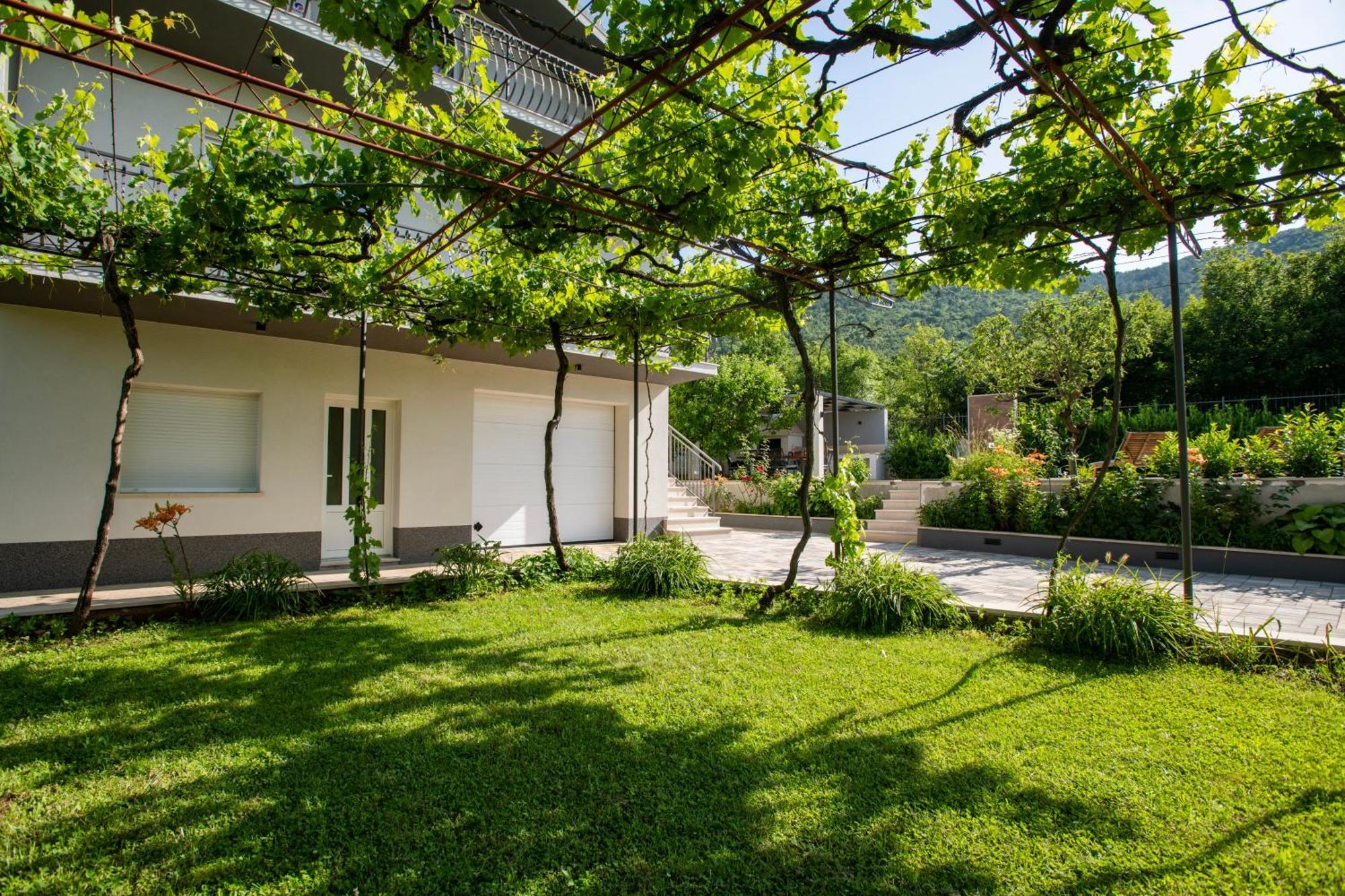 Villa Latica Dicmo Ngoại thất bức ảnh