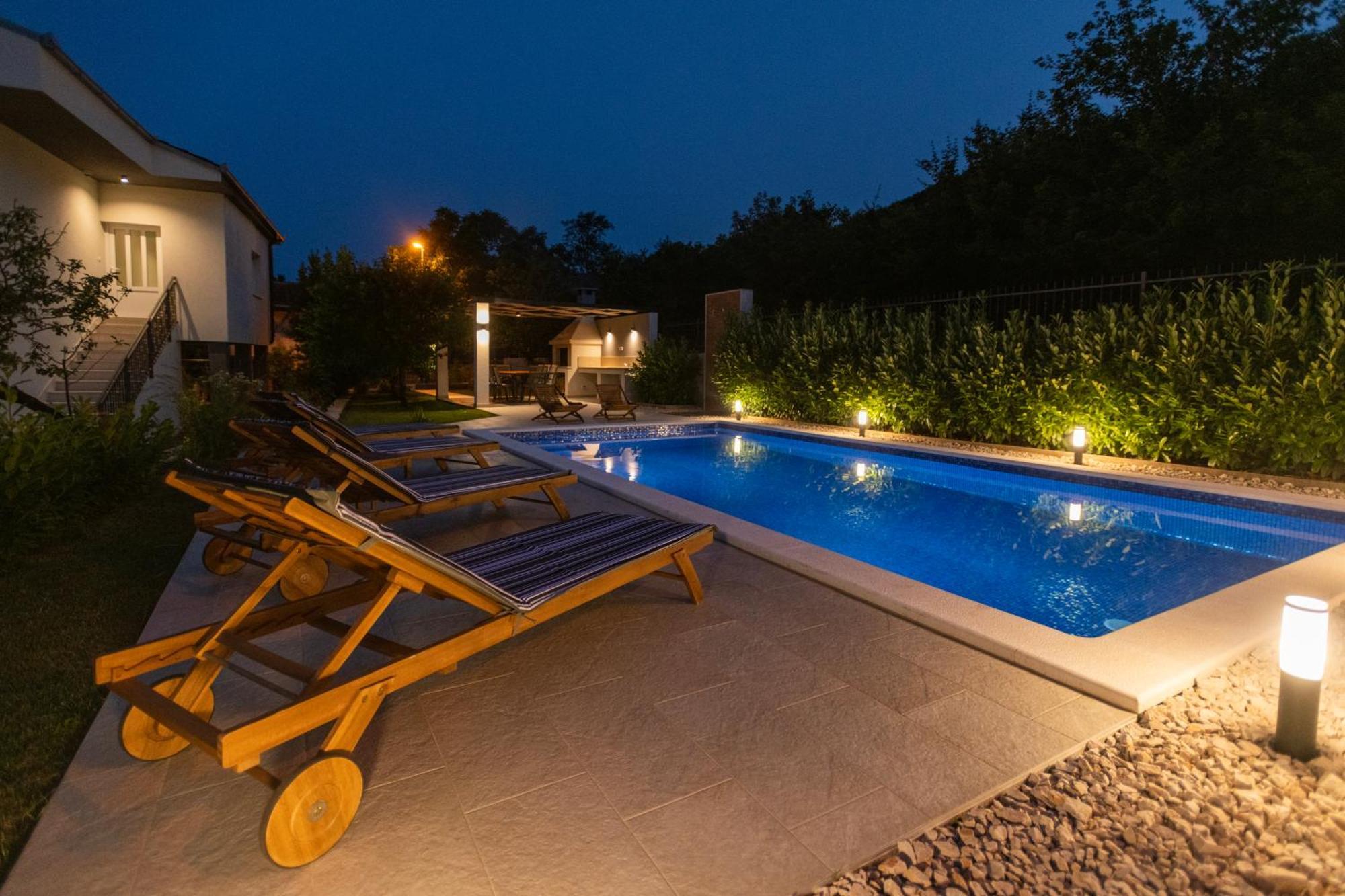 Villa Latica Dicmo Ngoại thất bức ảnh
