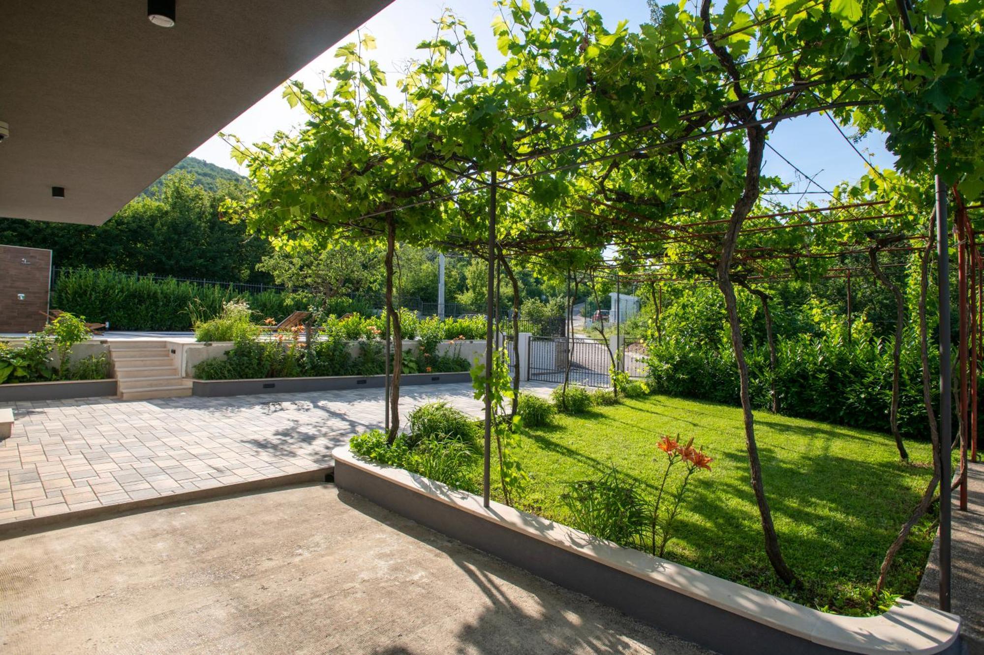 Villa Latica Dicmo Ngoại thất bức ảnh