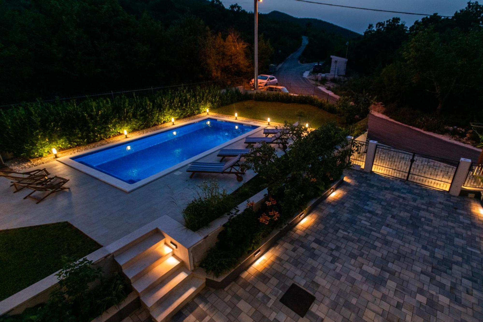 Villa Latica Dicmo Ngoại thất bức ảnh