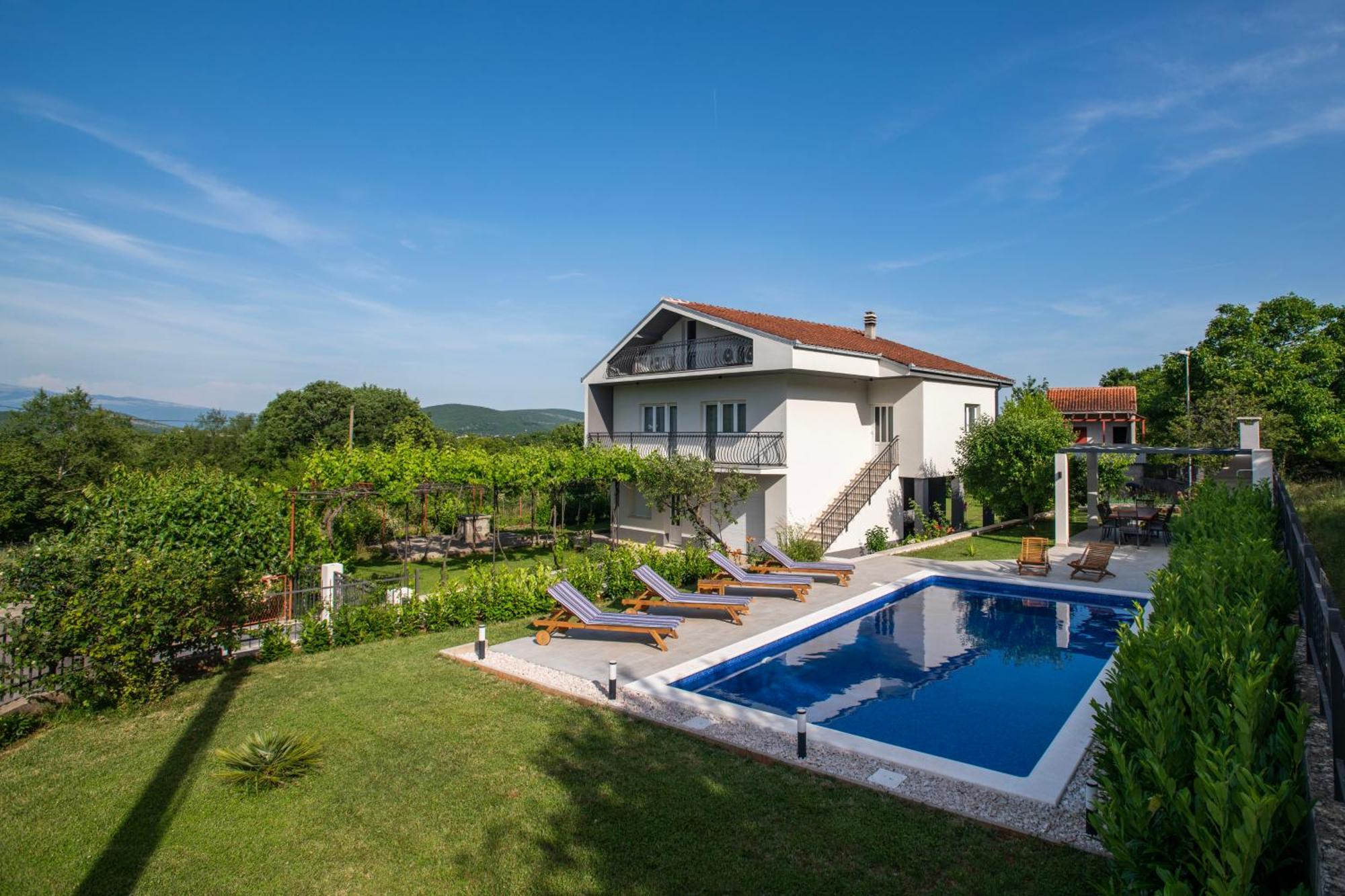 Villa Latica Dicmo Ngoại thất bức ảnh