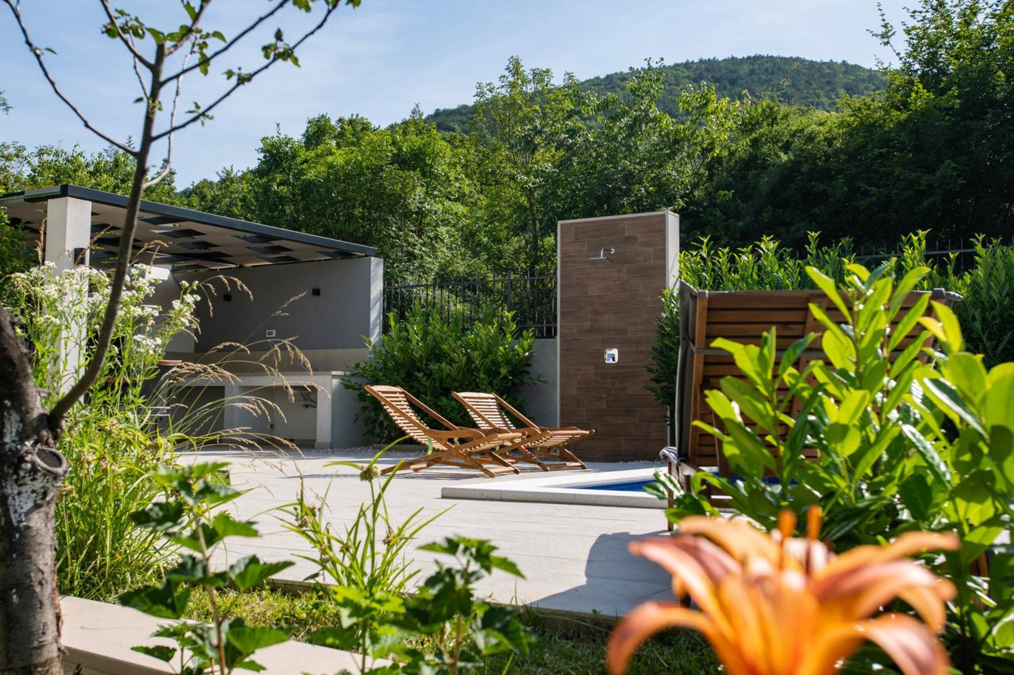 Villa Latica Dicmo Ngoại thất bức ảnh
