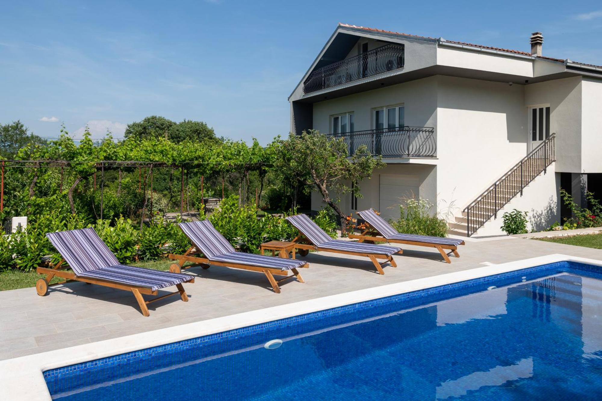 Villa Latica Dicmo Ngoại thất bức ảnh