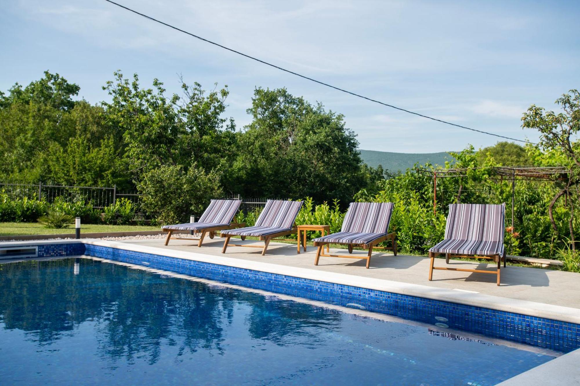 Villa Latica Dicmo Ngoại thất bức ảnh