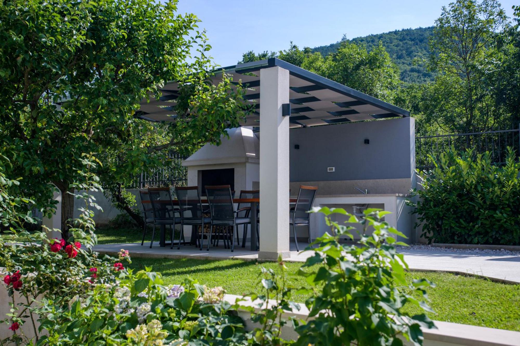 Villa Latica Dicmo Ngoại thất bức ảnh