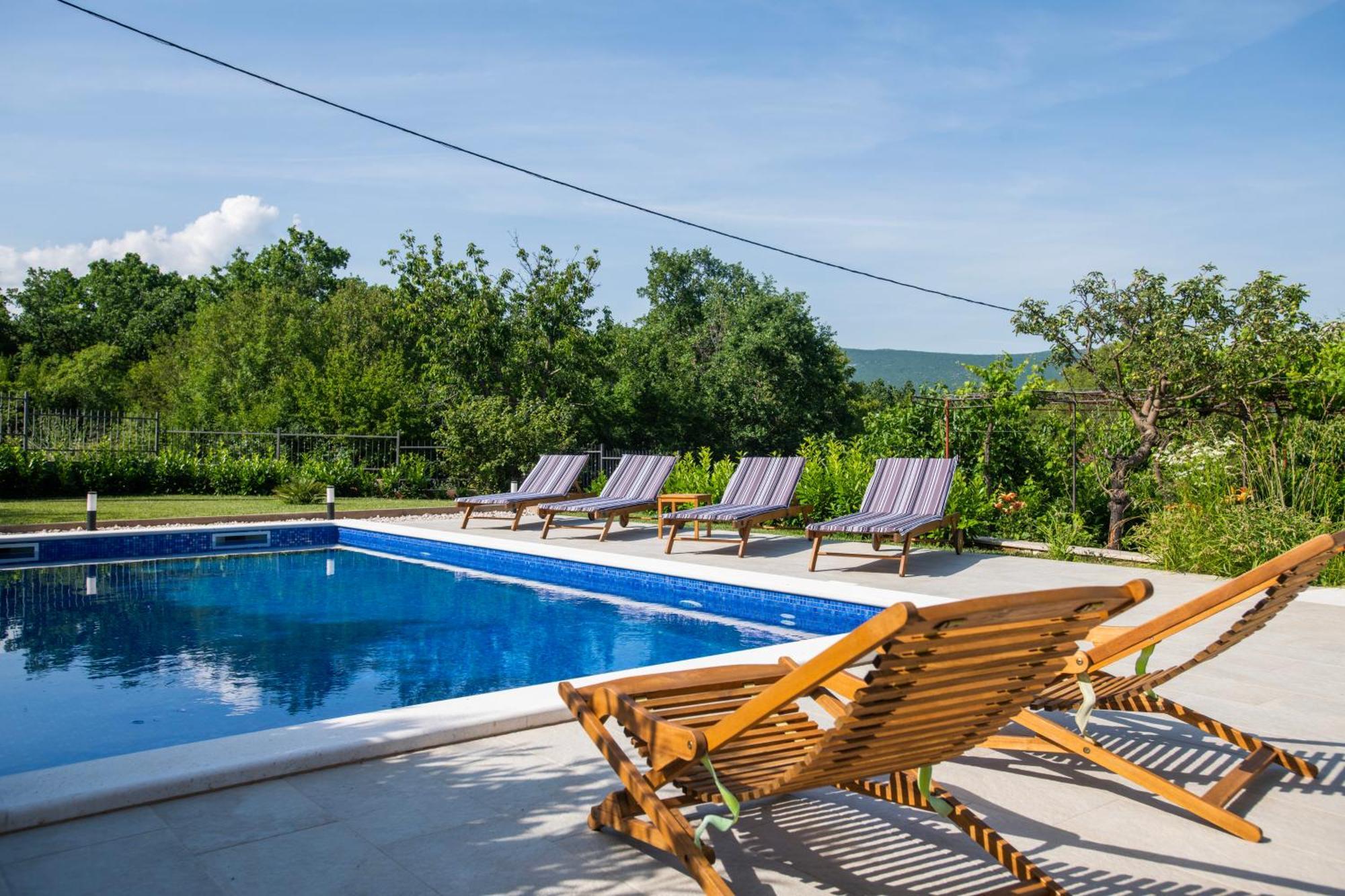 Villa Latica Dicmo Ngoại thất bức ảnh