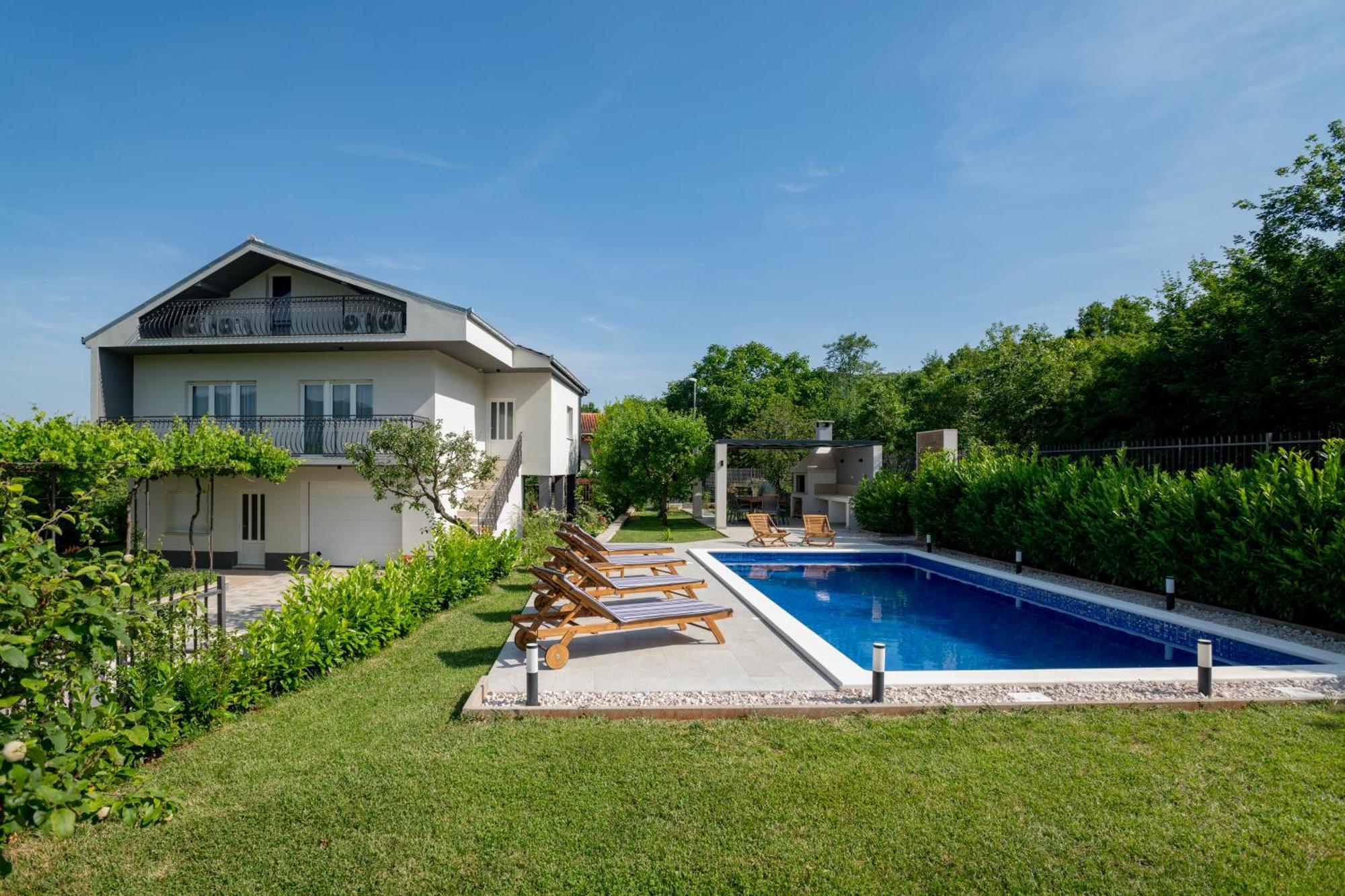 Villa Latica Dicmo Ngoại thất bức ảnh